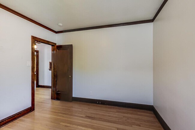 Building Photo - 1814 Wesley Ave