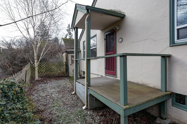 Building Photo - 2 Bed, 2 Bath Home in Historic Birchwood Neighborhood
