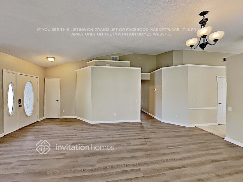 Building Photo - 896 Garden Glen Loop