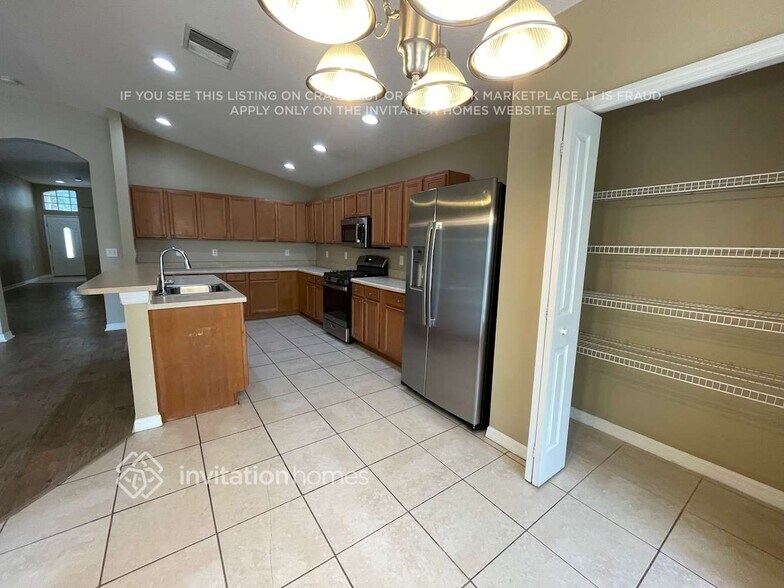Building Photo - 24853 Siena Dr