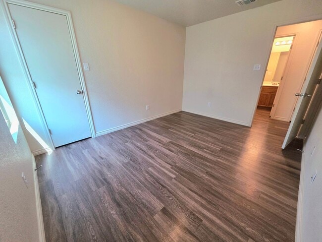 Building Photo - AVAILABLE SOON! (SECTION 8 ACCEPTED)