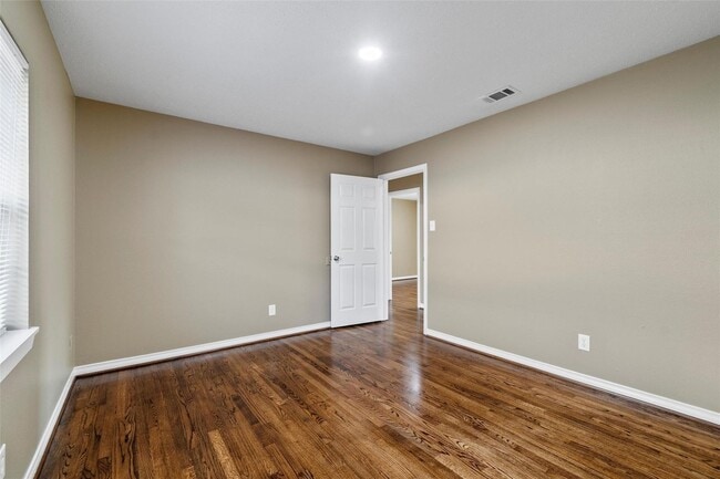 Building Photo - 8714 Quinn St