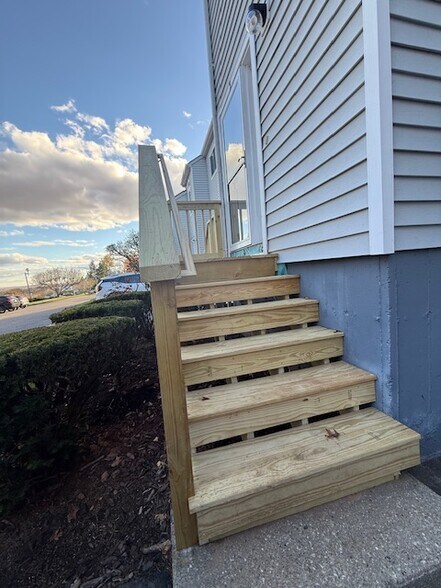 Building Photo - 9 Brentmore Dr