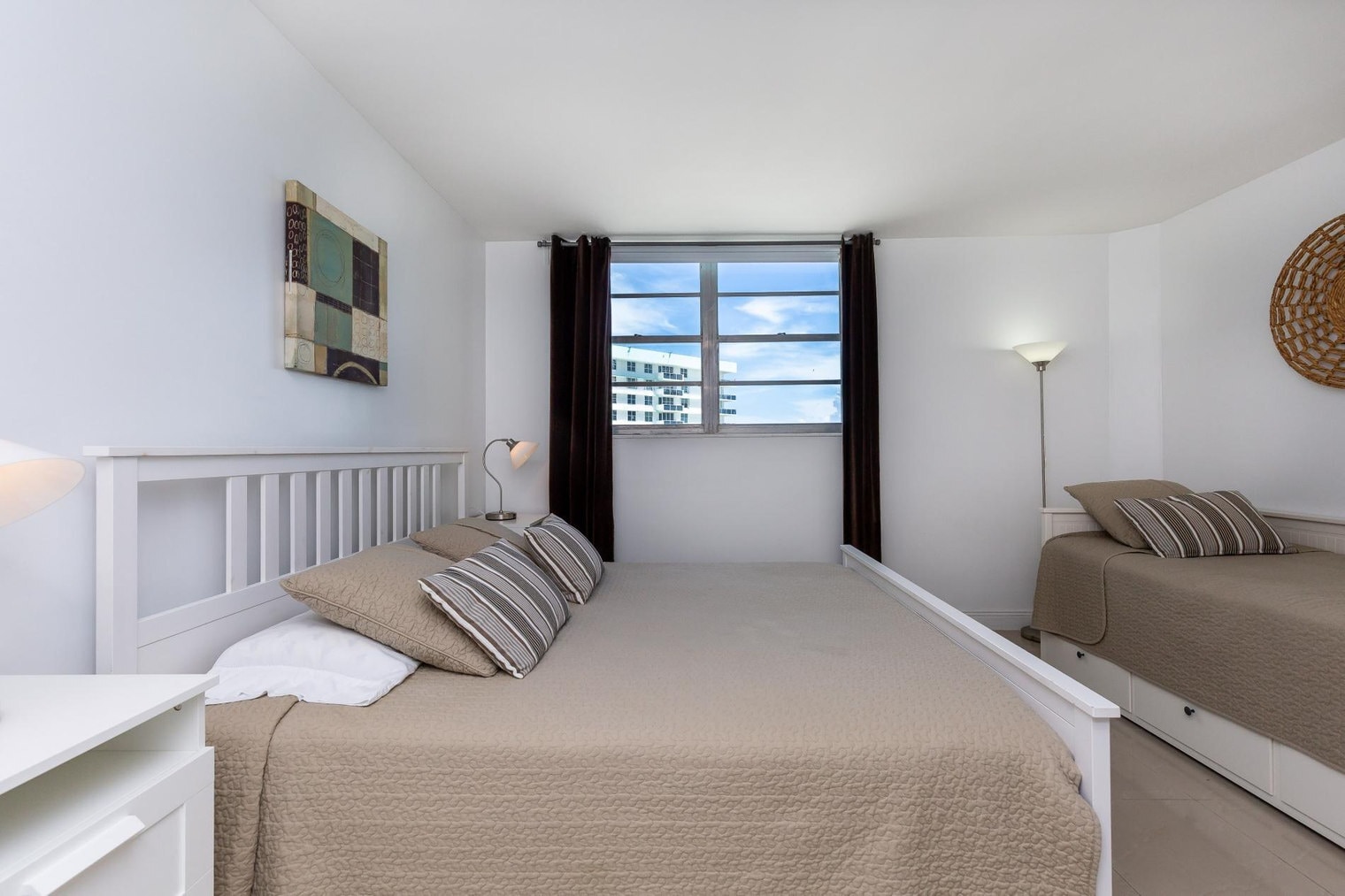 Building Photo - 3901 S Ocean Dr