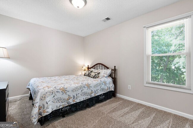 Building Photo - 821 Soaring Dr NE