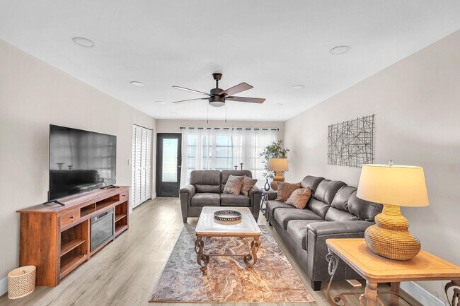 Building Photo - 13719 Via Aurora