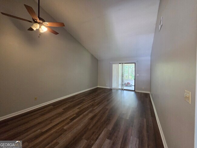 Building Photo - 425 Admiral's Walk Dr