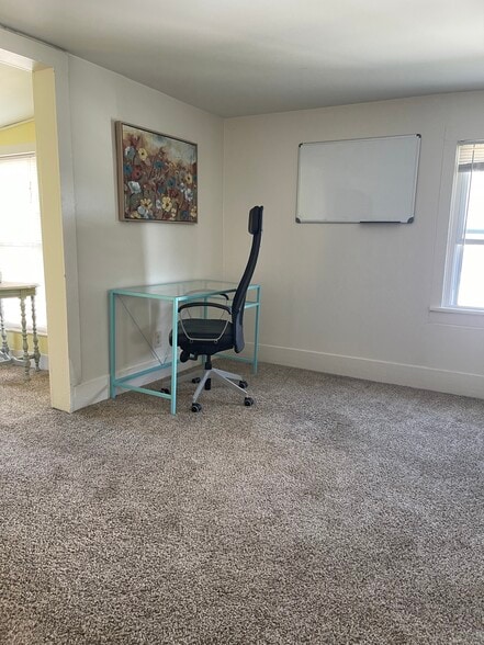 Upstairs office area - 938 Vine St