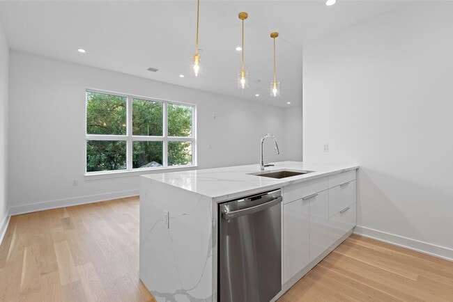 Building Photo - 6025 JFK Blvd E