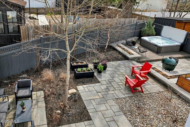 Building Photo - 18 Granite St