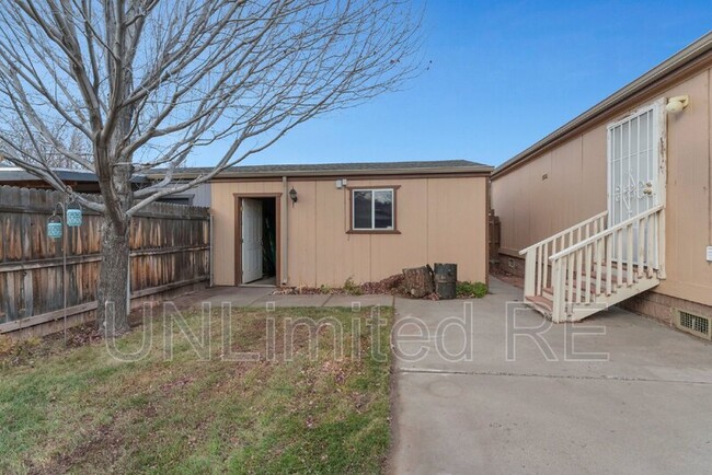 Building Photo - 1601 W Sherrie Dr