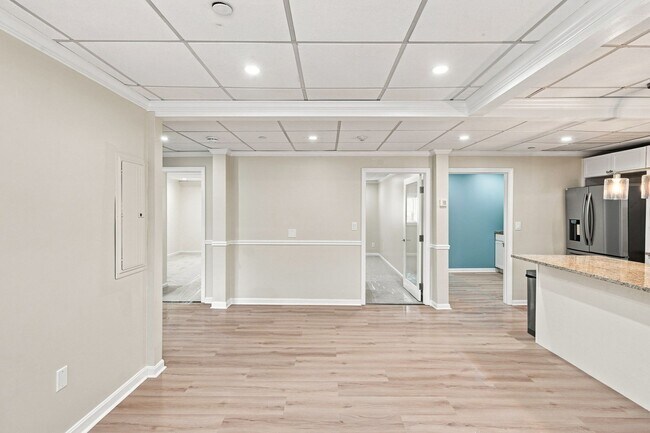 Building Photo - 324 Essex St