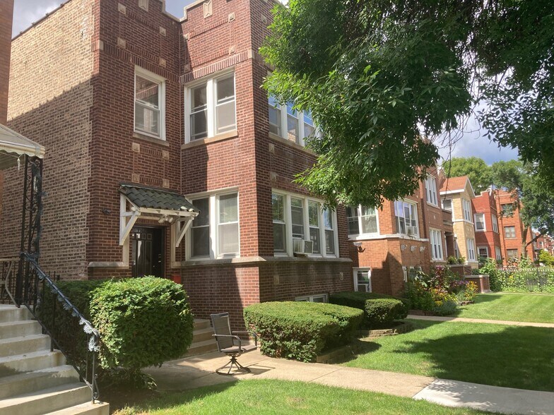 Building Photo - 3346 N Springfield Ave
