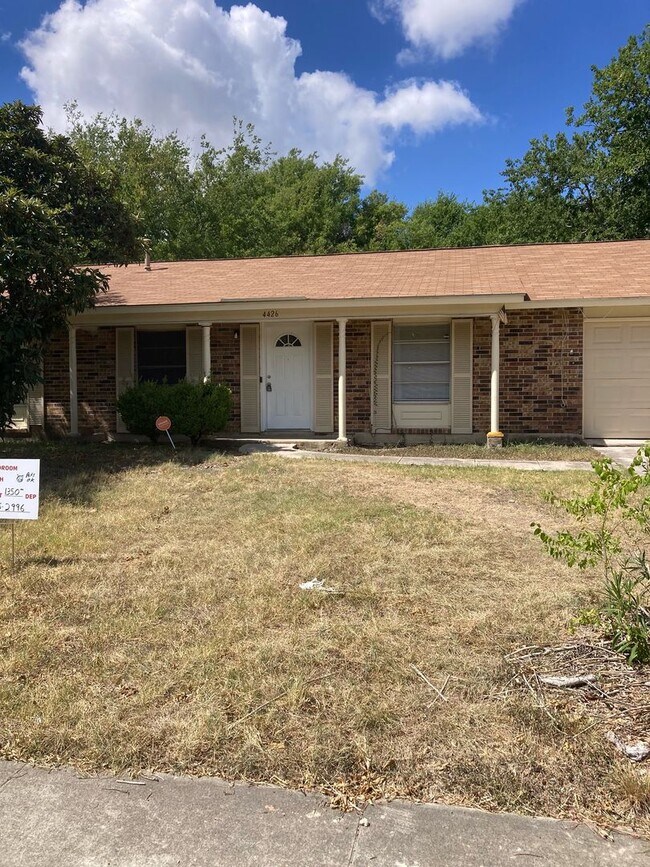 Building Photo - ZERO APPLICATION FEE FOR THIS 4BR/2BA NORTHEAST HOME