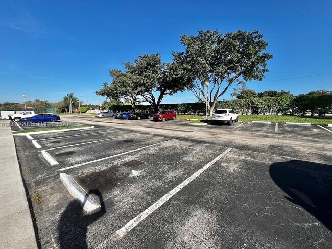 Building Photo - 9743 W McNab Rd