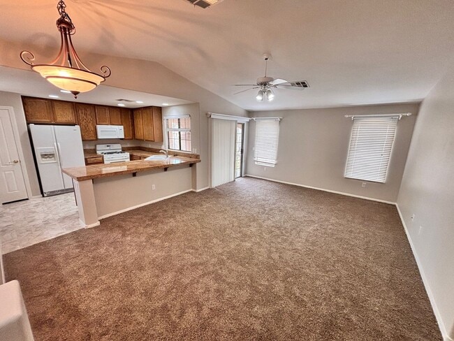 Building Photo - Two Bedroom Condo in Guard Gated Painted Desert