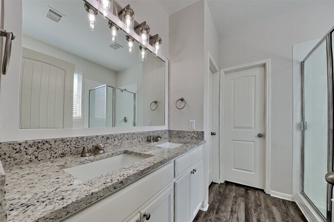 Building Photo - 22562 Valley Canyon