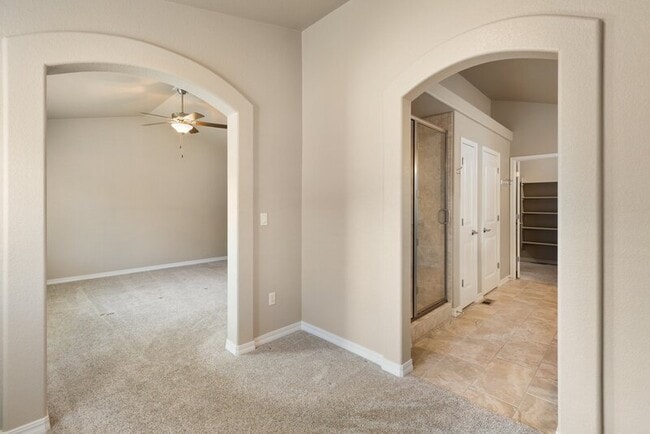 Building Photo - 3003 Looking Glass Way