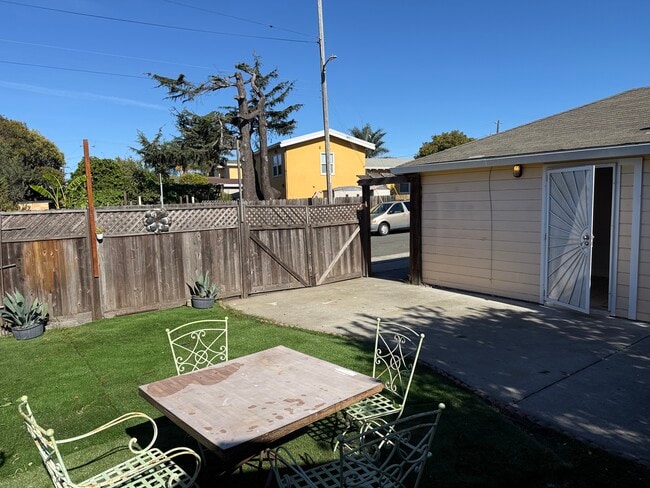 Building Photo - 723 S 30th St