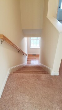 Building Photo - 2 Bedroom 1 1/2 Bath Condo