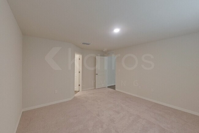 Building Photo - 1190 S San Mateo Dr