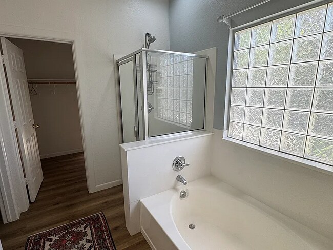 Building Photo - 8937 W Lone Cactus Dr