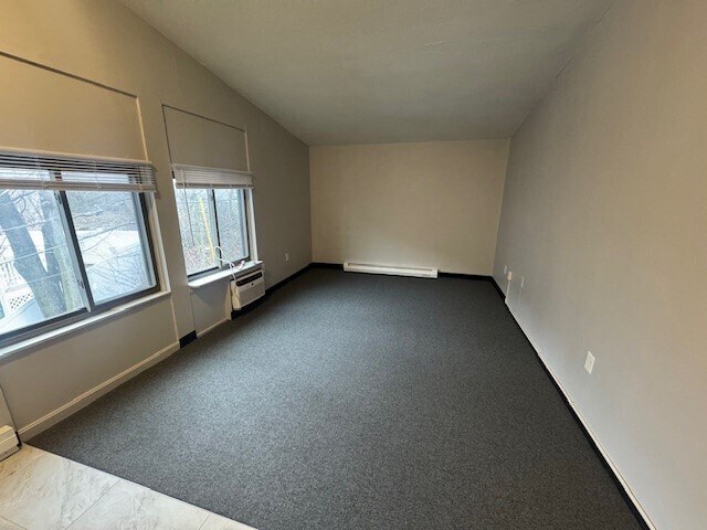 Building Photo - 949 Main St