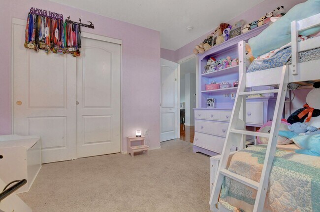 Building Photo - Spacious 4-Bedroom Home for Lease in Gated...