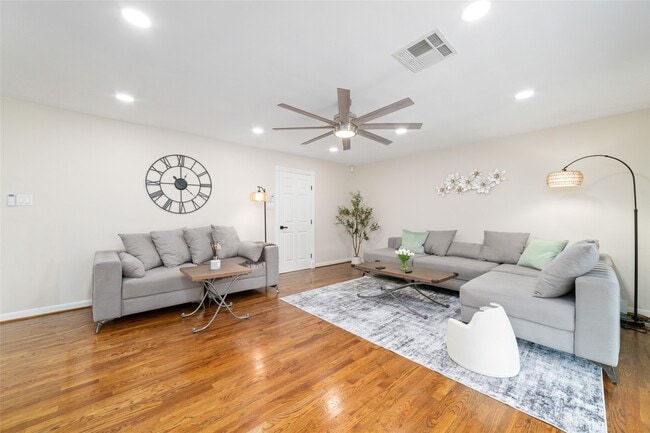 Building Photo - 5727 Capello Dr