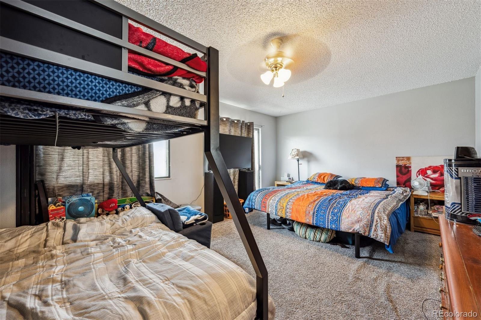 Building Photo - 2567 Rainbow Dr