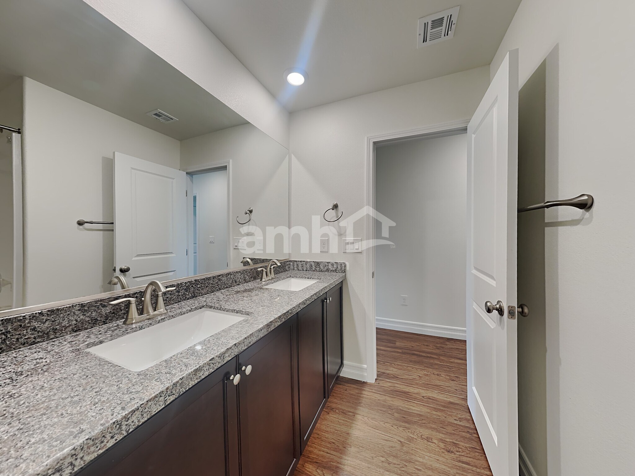 Building Photo - 1501 Golden Hour Ave