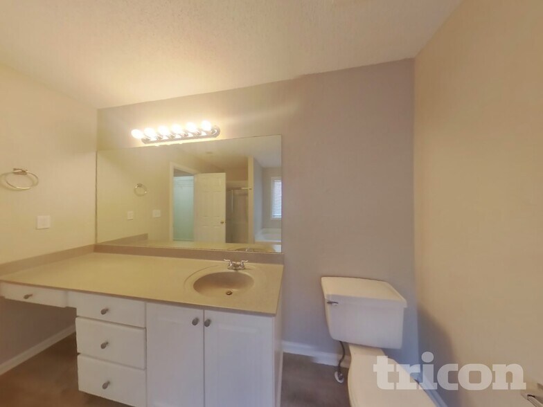 Building Photo - 1221 Wandering Vine Ct SE