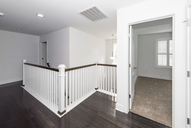 Building Photo - 4 Bedroom 3.5 Bath House in Lawton Park - ...