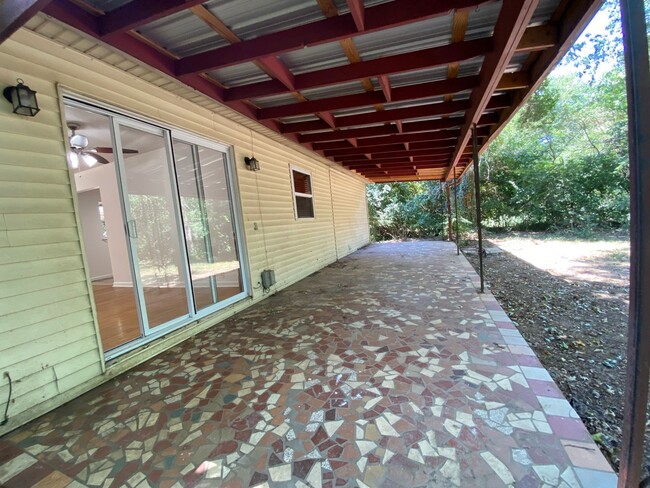 Building Photo - Mid Century Modern 3 Bed House- Walking Di...