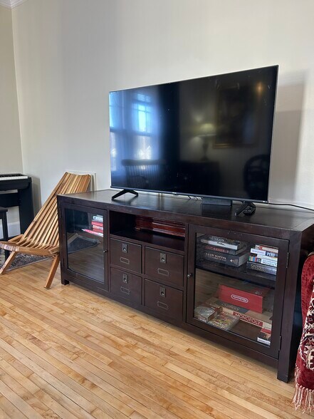 Building Photo - 2508 33rd Ave S