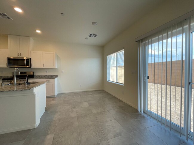 Building Photo - 3 BED 2.5 BATH 2 CAR GARAGE SINGLE FAMILY ...