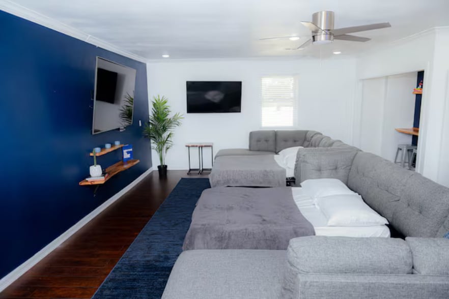 Building Photo - 1011 E Wintergreen Rd