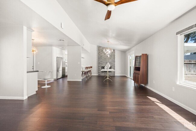 Building Photo - 5209 Pla Vada Dr