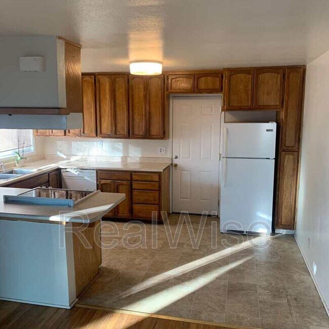 Building Photo - 443 NE Baker Dr