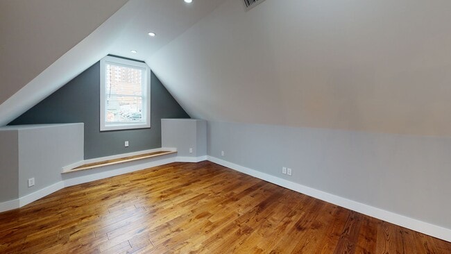 Building Photo - $1685 per Bedroom | 4BR in Fort Sanders Du...
