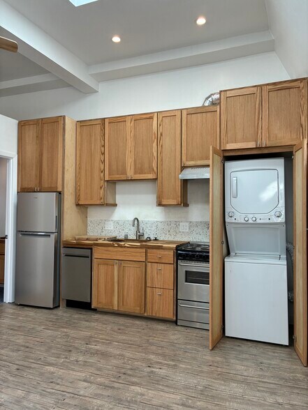 Building Photo - 1327 Hygeia Ave