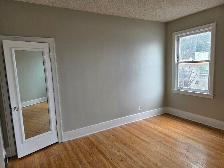 Bedroom 2 - 1647 Angelus Ave