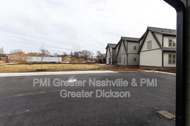 Building Photo - 537 Midnight Wy