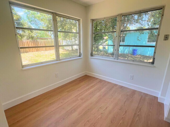 Building Photo - 4787 Tortuga Dr