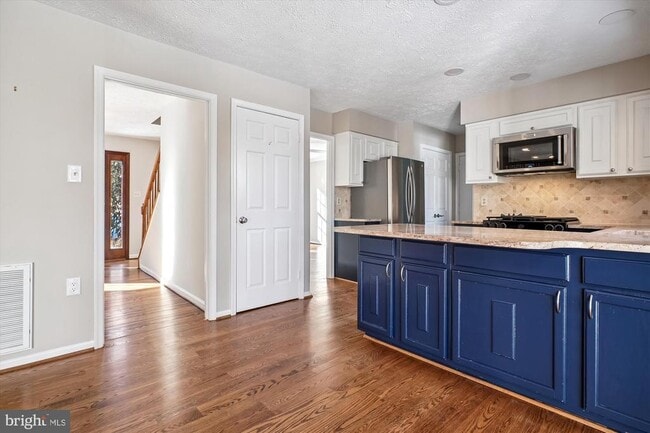 Building Photo - 4623 University Dr