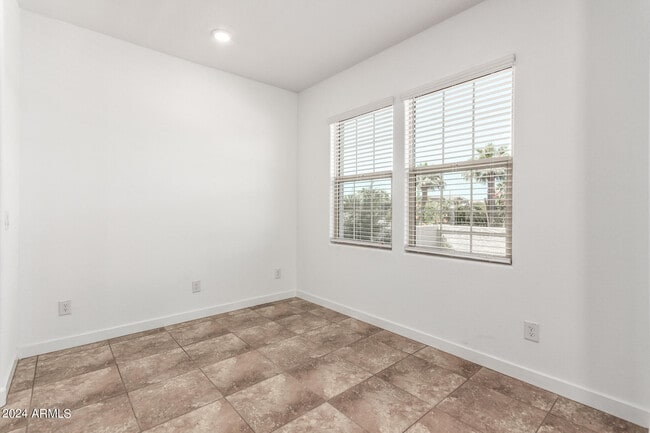 Building Photo - 4077 S Sabrina Dr