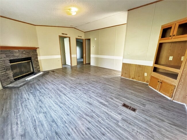 Building Photo - 3210 Landview Dr