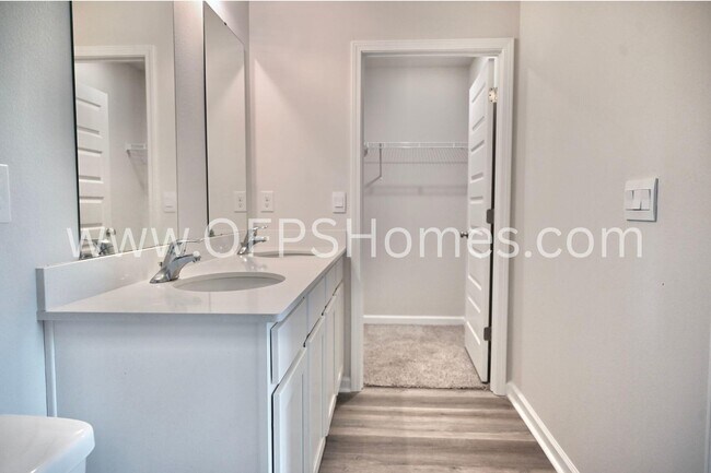 Building Photo - 429 Scarborough St