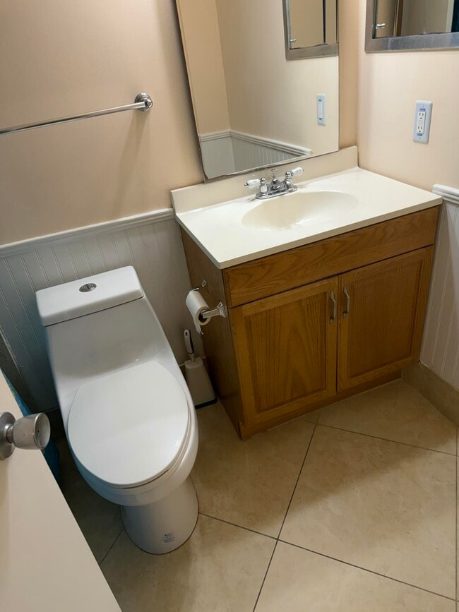 Building Photo - 185 Salisbury E