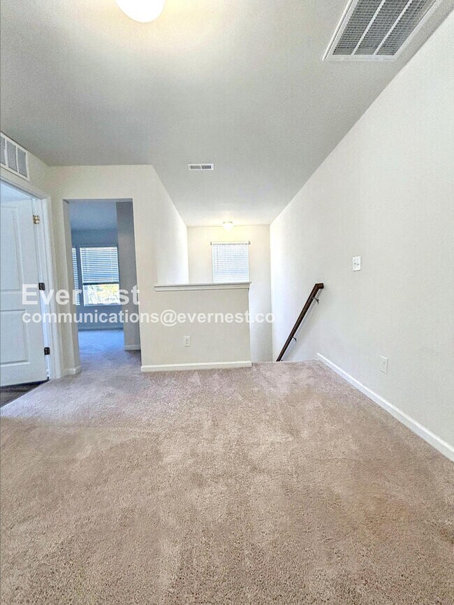 Building Photo - Limited Time Special Offer / 3 Bed, 3 Bath Home with Garage / Pet-Friendly / Vouchers Accepted / ...